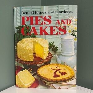 Vintage 1972 Better Homes and Gardens Pies and Cakes hardcover cookbook